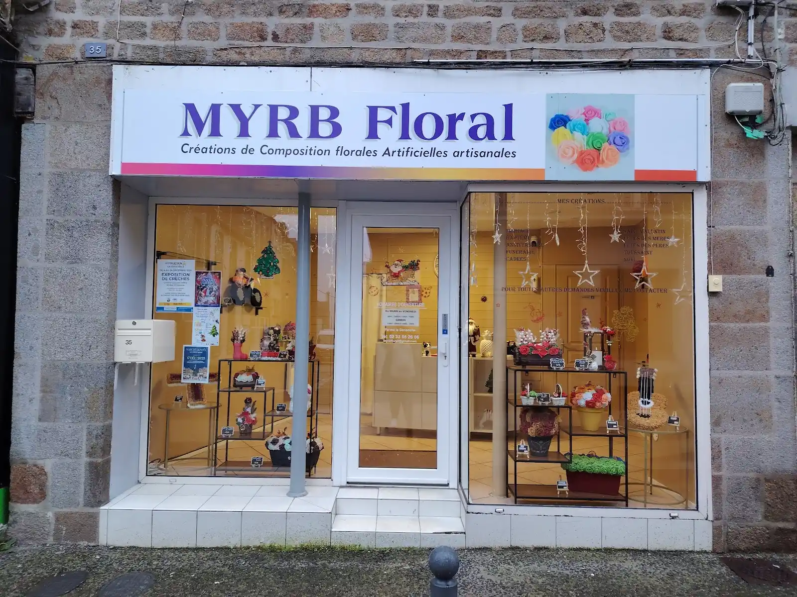 Vitrine de la boutique de compositions florales artificielles