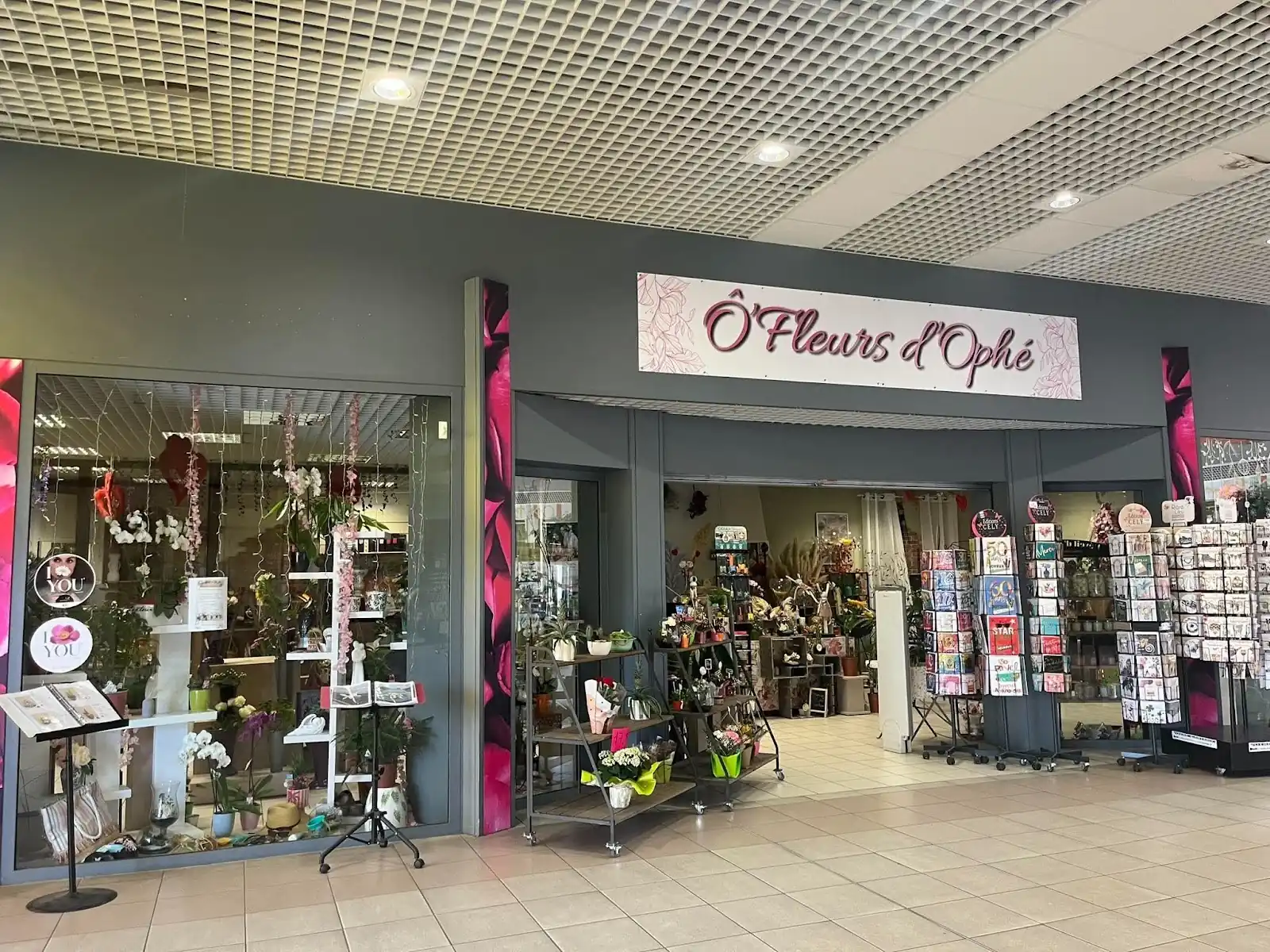 Entrée de la boutique dans une galerie marchande