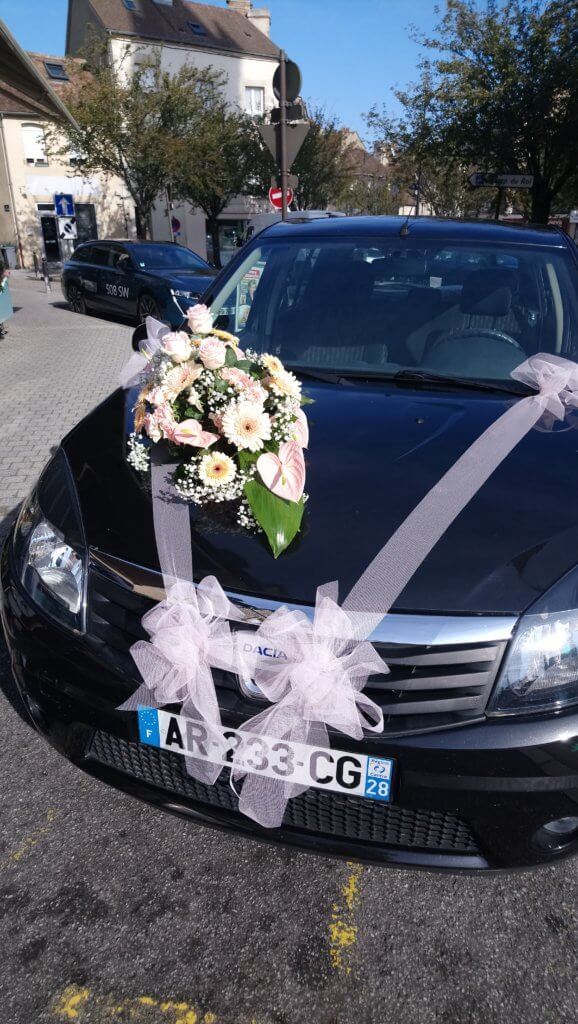Composition florale pour voiture mariage